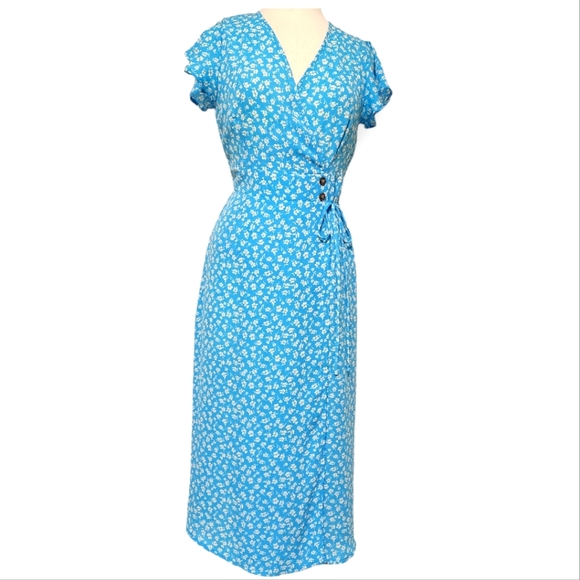Sienna Sky Dresses & Skirts - Sienna sky blue floral midi dress